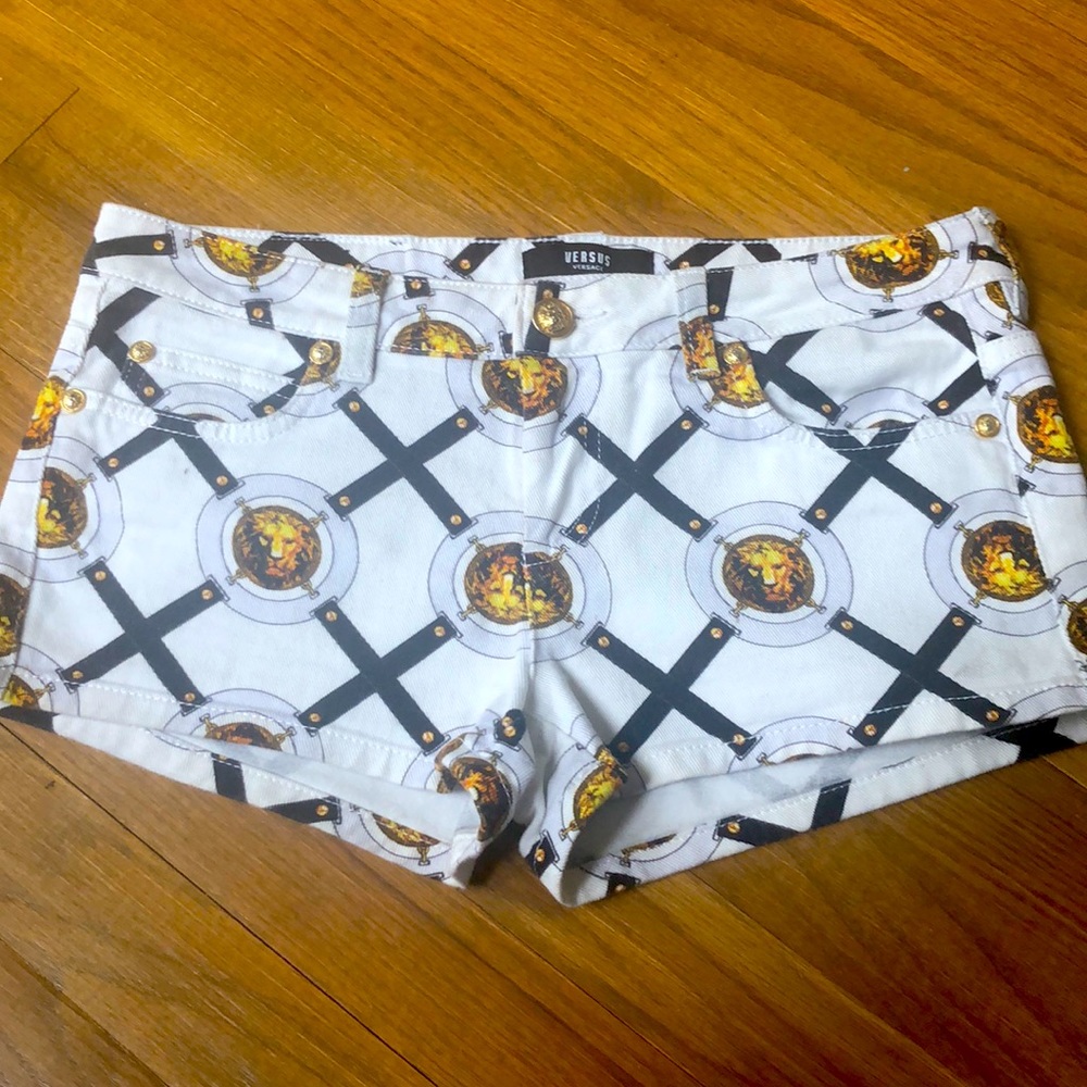 VERSACE SHORTS 26 | Versace Jean shorts 26 | smallest flaw